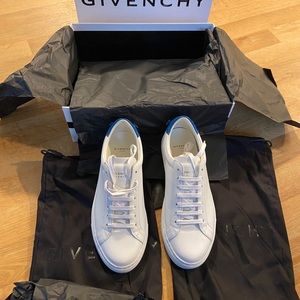 Gorgeous NWT Givenchy 37.5 Blue/White Sneakers